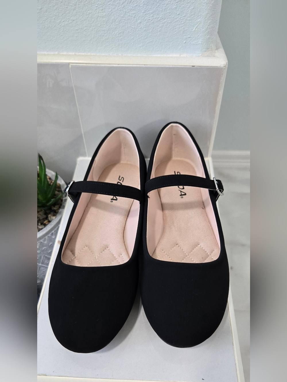 New. SODA Black W-Verve Flats